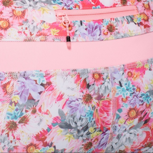 Lululemon Run Inspire Crop II Luxtreme
Flowabunga - Picture 3 of 6